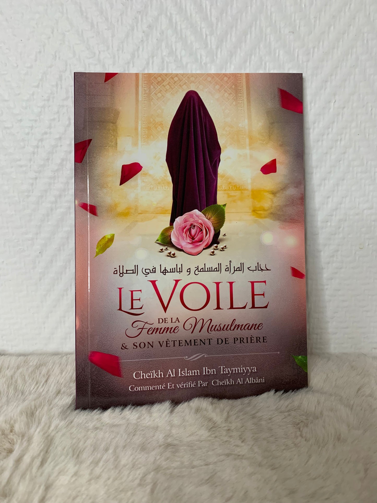Le Voile De La Femme Musulmane & Son Vêtement De Prière, De Ibn Taymiyya, Commenté Et Vérifié Par Al Albâni